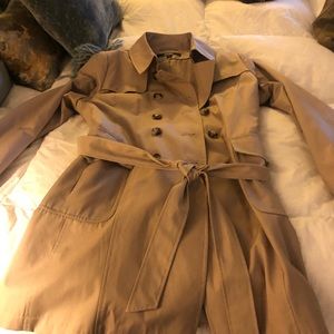 Beautiful DKNY women’s rain jacket, never worn